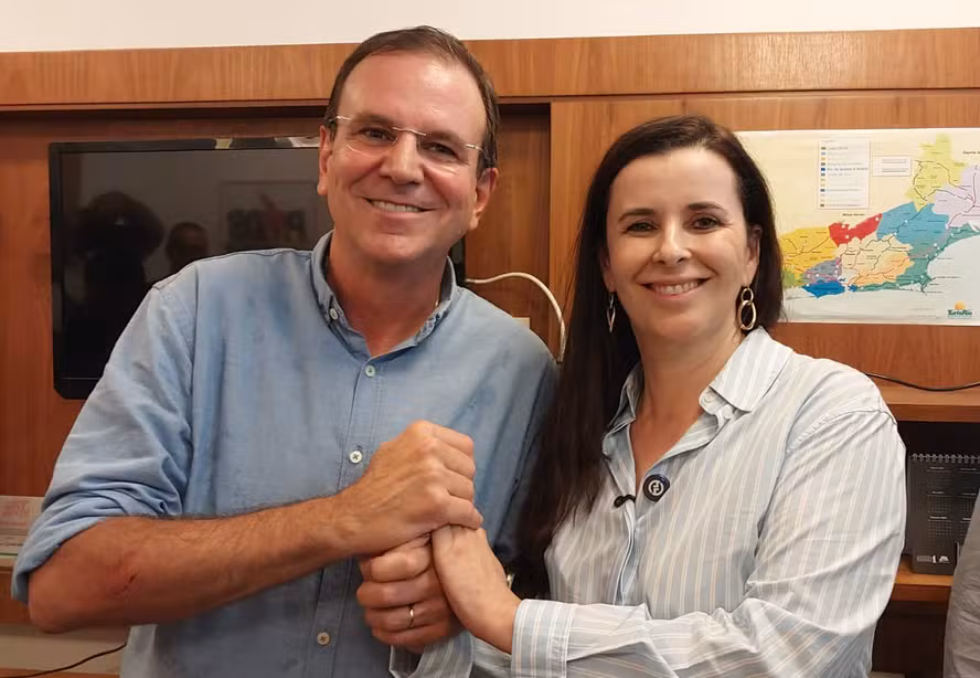 eduardo-paes-e-jane-reis (1).avif