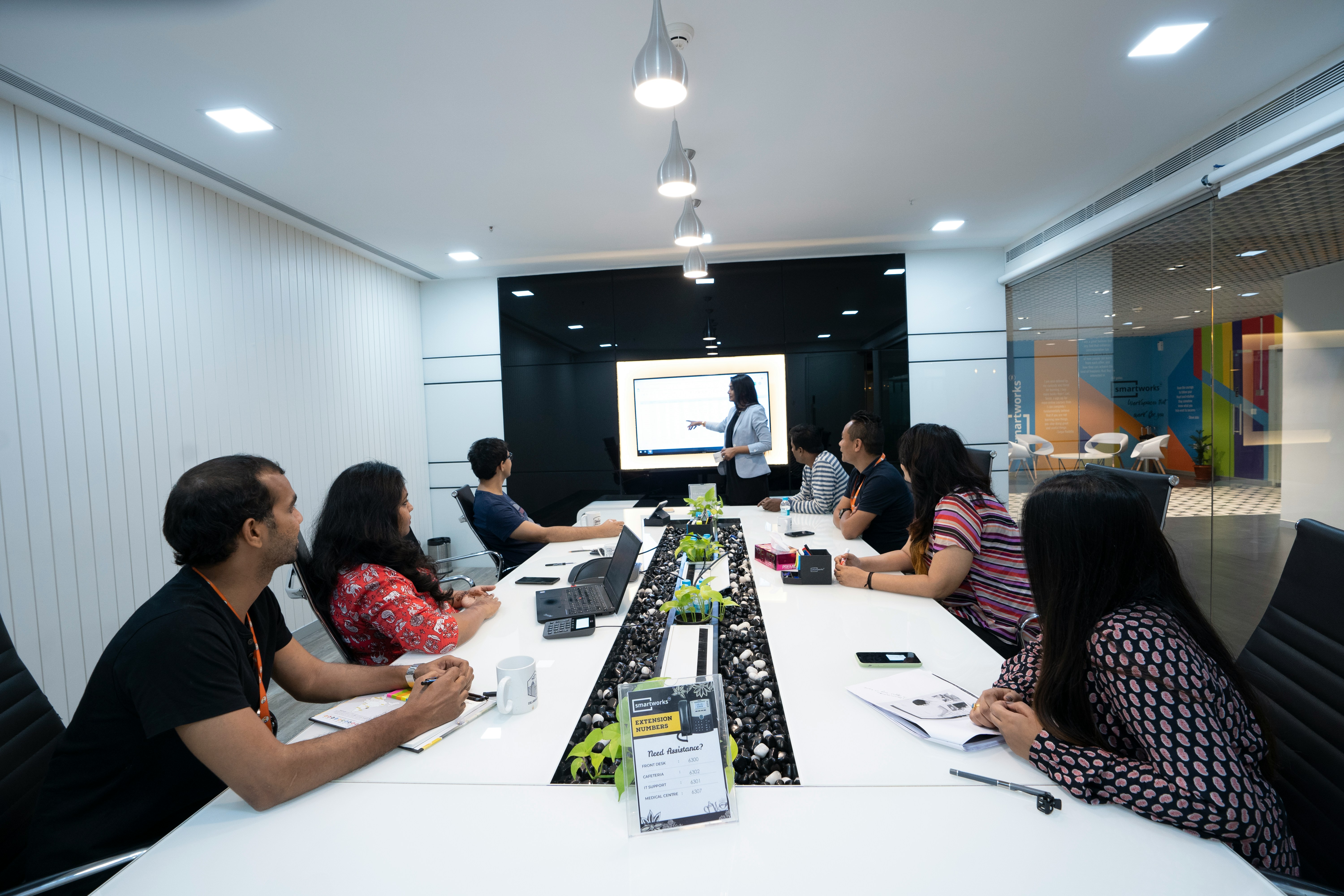 smartworks-coworking-Uz8THWPXwhI-unsplash.jpg