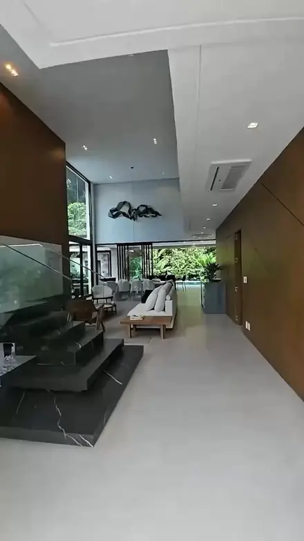 Recorrido FPV por el interior de una vivienda